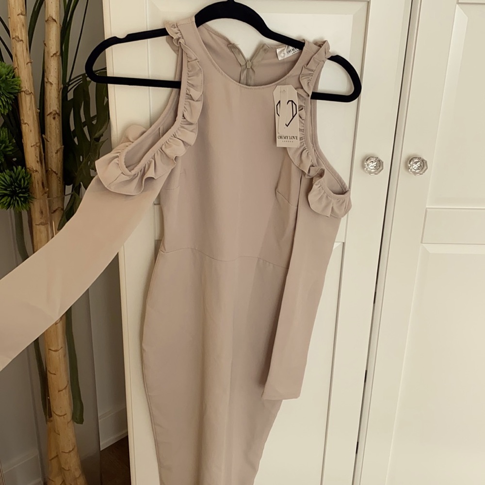 Host Pick ✨ Oh My Love Cold Shoulder Dress🤍